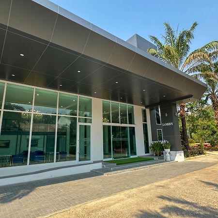 Baan Suan Khun Ta And Golf Resort Ubon Ratchathani Extérieur photo