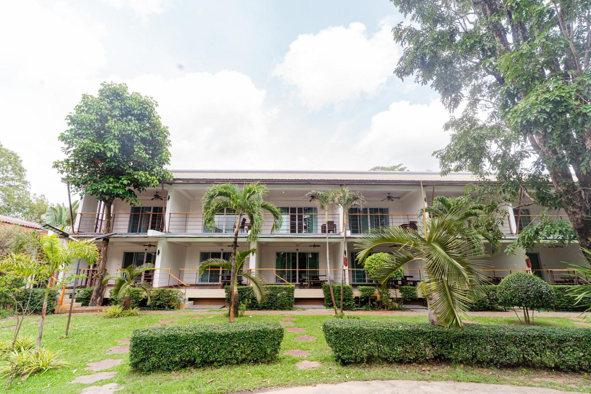 Baan Suan Khun Ta And Golf Resort Ubon Ratchathani Extérieur photo