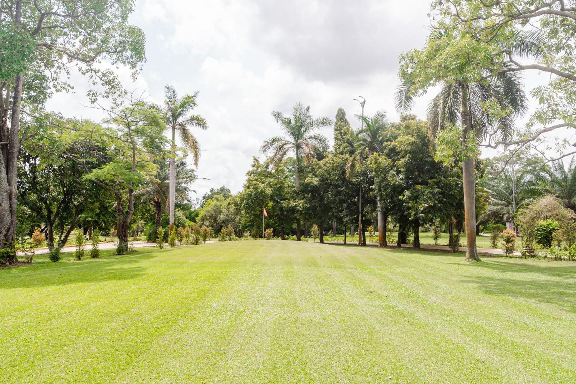 Baan Suan Khun Ta And Golf Resort Ubon Ratchathani Extérieur photo