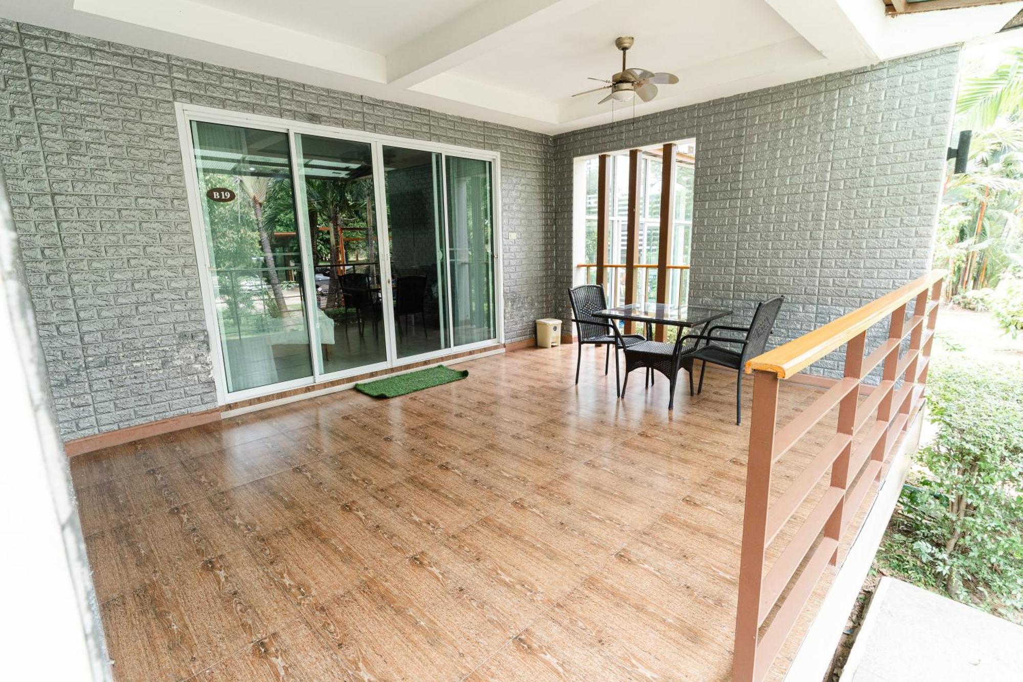 Baan Suan Khun Ta And Golf Resort Ubon Ratchathani Extérieur photo