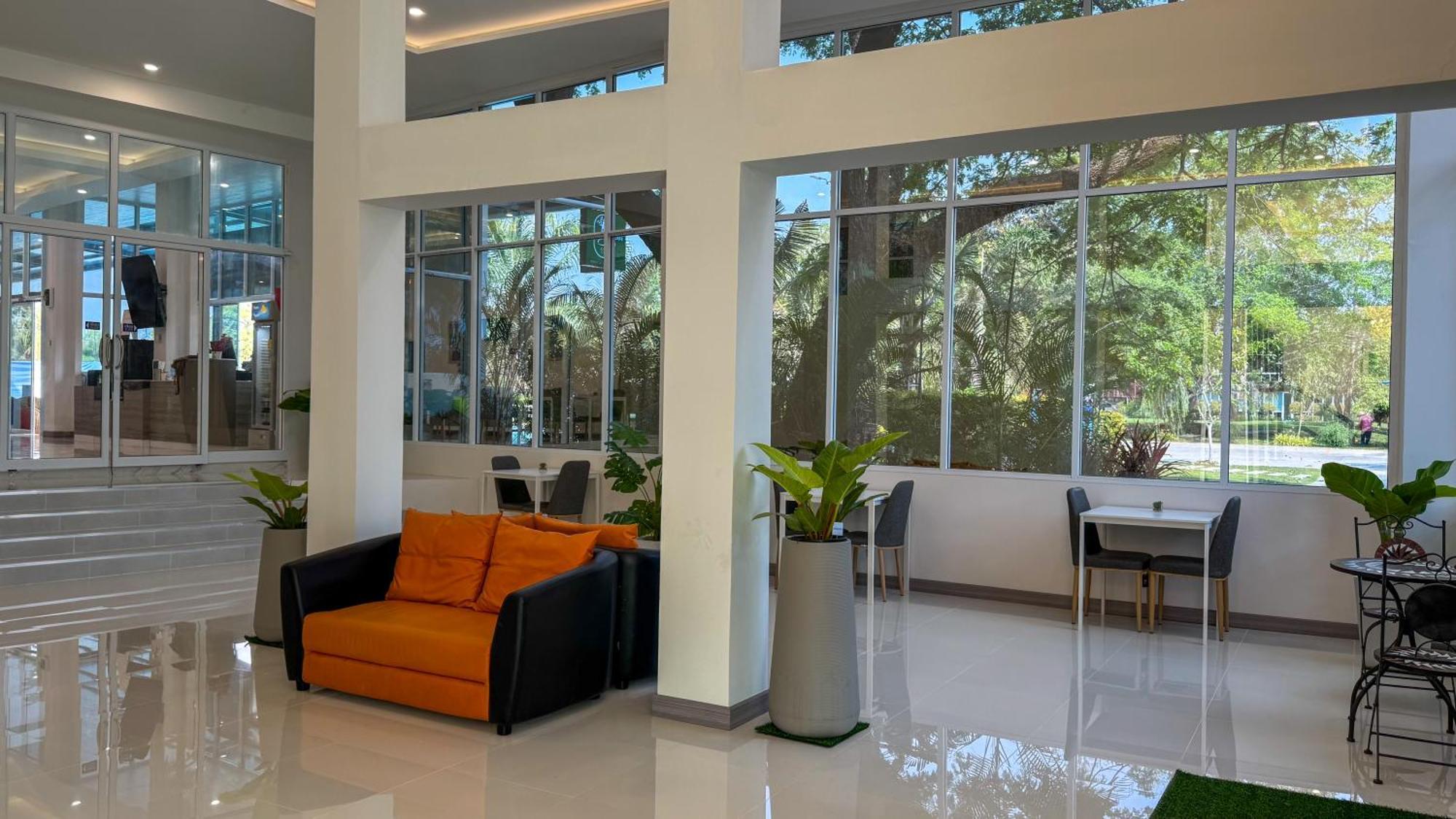 Baan Suan Khun Ta And Golf Resort Ubon Ratchathani Extérieur photo