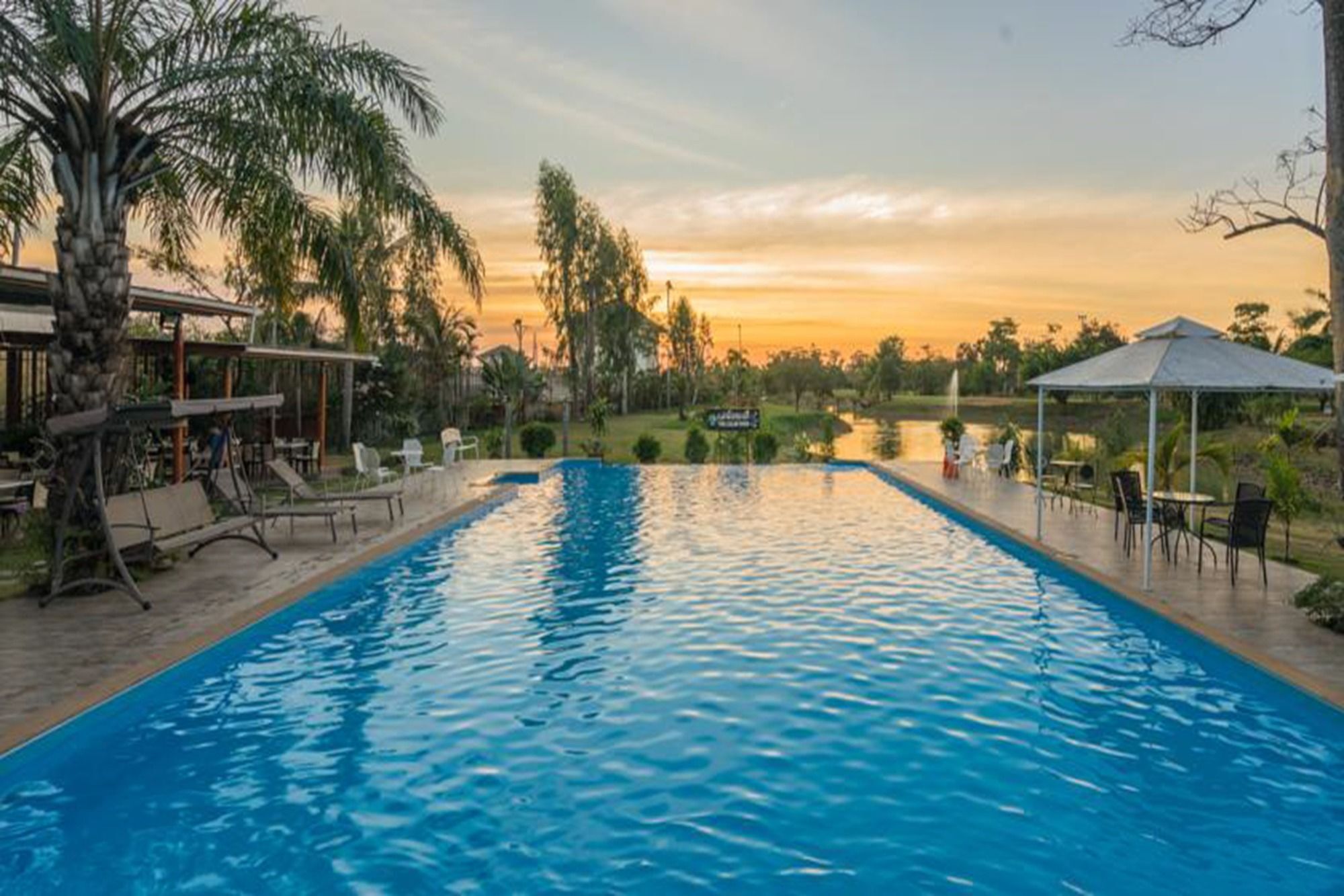 Baan Suan Khun Ta And Golf Resort Ubon Ratchathani Extérieur photo